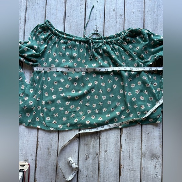 Billabong | Bell Sleeve Off-Shoulder Floral Top | M | Green - Picture 3 of 11